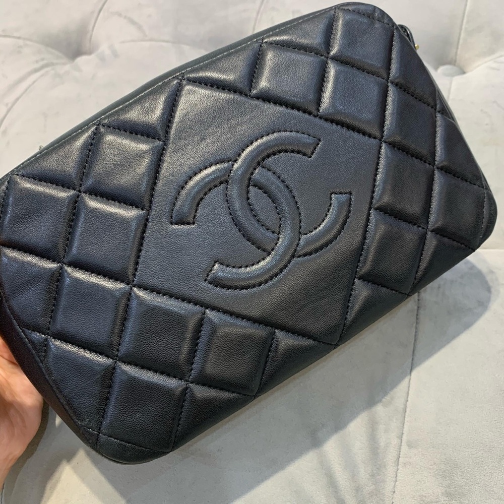💓SOLD💓 - Chanel vintage camera bag - Picture 2 of 14